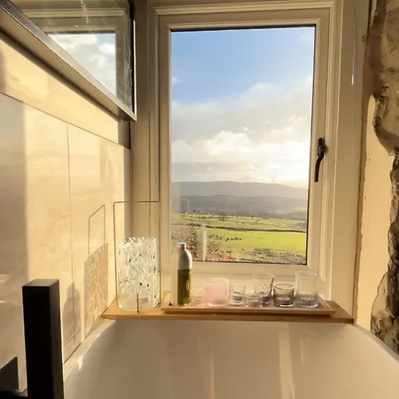 Luxury Above Reservoir With Sunrise-to-sunset Views 앰브시